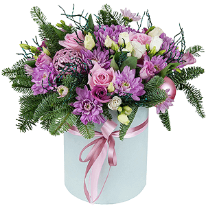 Baltica Pink Spray Chrysanthemum - 3, lisianthus - 2, Pink rose 50 cm - 5, Purple Lisianthus (Eustoma) - 3, Round flower box medium, Oasis, Ribbon, Spruce branches (1pc.), Christmas decor (set)