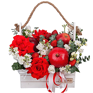 Red rose Nina 50 cm - 5, lisianthus - 2, White Matthiola - 2, Wooden pot, Oasis, Eucalyptus, Pomegranate, Apple, 1 pc., Fresas 250 g, Wooden skewer, Ribbon