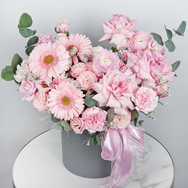 Gerbera pink - 5, Peony rose pink 'OHara' - 3, Ranunculus Pink - 3, Peony sprayrose - 3, Pink carnation - 9, Pink Lisianthus (Eustoma) - 2, Round flower box medium, Oasis, Eucalyptus, Ribbon, Limonium (1 pc.)