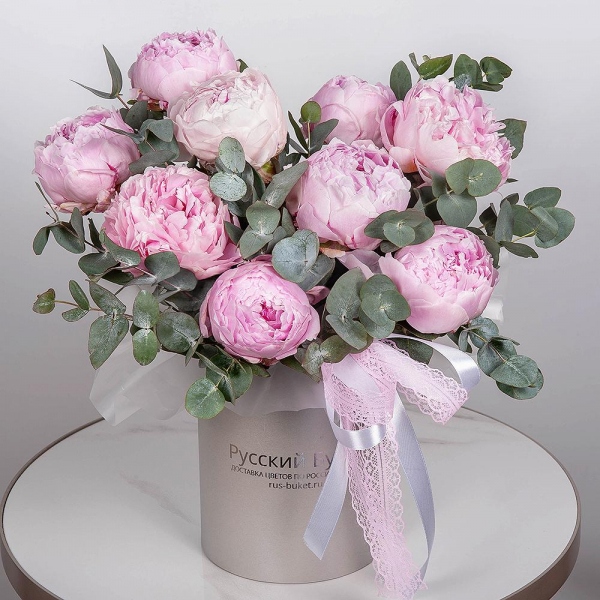 Peony pink - 13, Round flower box small , Oasis, Ribbon, Eucalyptus