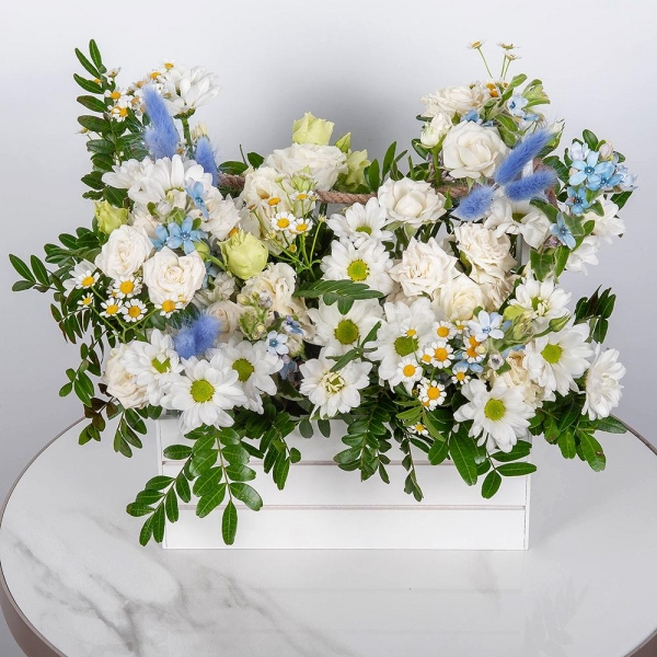 Bacardi White Spray Chrysanthemum - 2, lisianthus - 2, Chamomile - 8, Spray rose: white, cream, light pink 50 cm - 6, Wooden pot, Oasis, Oksipetalum, Pistachio, Dried flowers in assortment