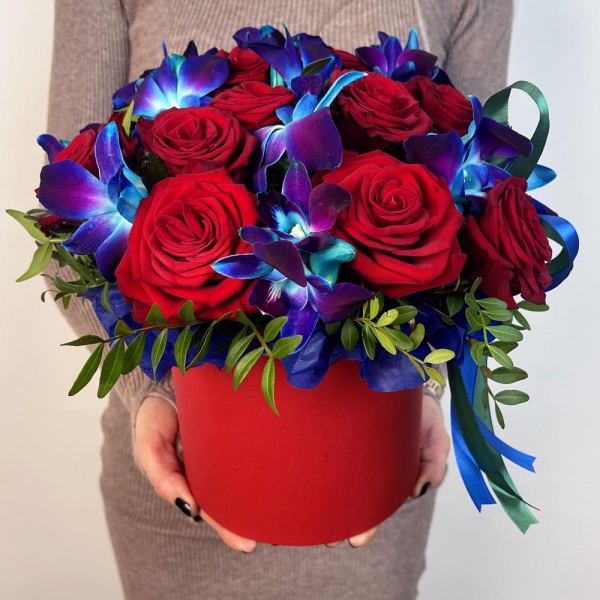 Red rose 50 cm - 25, Orchid Dendrobium - 20, Flask for orchids, Pistachio, Oasis, Round flower box medium, Ribbon