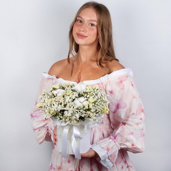 Гипсофила - 4, Шляпная коробка маленькая, Оазис, Статица белая, Хлопок бутон, Современная упаковка