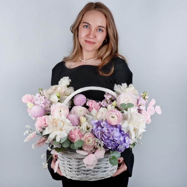 Momoko Chrysanthemum - 3, Blue/purple hydrangea - 1, Peony style roses - 9, Ranunculus Pink - 5, Matthiola Lilac - 3, lisianthus - 2, Pink carnation - 15, Medium Basket, Oasis, Limonium (1 pc.), Dried flowers in assortment, Eucalyptus