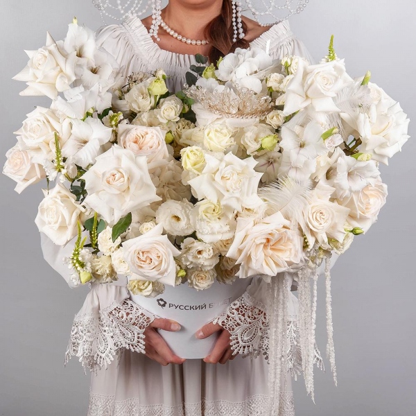 Peony style roses - 5, White rose 50 cm Ecuador - 10, lisianthus - 4, Spray rose: white, cream, light pink 50 cm - 12, White spray carnation - 13, White Gladiolus - 5,  White Hydrangea - 1, Round flower box medium, Oasis, Veronica spray, Eucalyptus, Amaranth stabilized, Feathers decor., Decorative crown