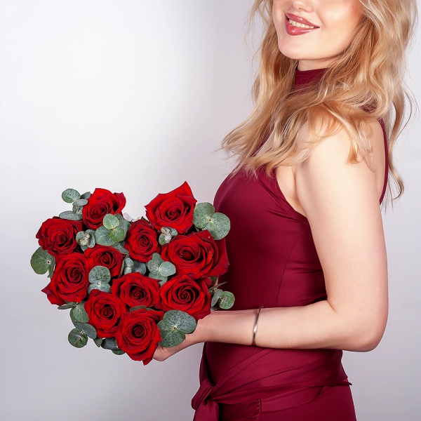 Red rose 50 cm - 15, Heart‑shaped box for arrangements, Oasis, Eucalyptus
