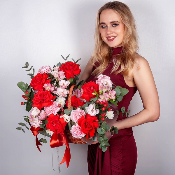 Red rose Nina 50 cm - 9, Pink Lisianthus (Eustoma) - 3, Baltica White Spray Chrysanthemum - 1, Pink carnation - 7, Alstromeria white, soft pink - 6, Small Basket, Oasis, Hypericum, Eucalyptus, Ribbon