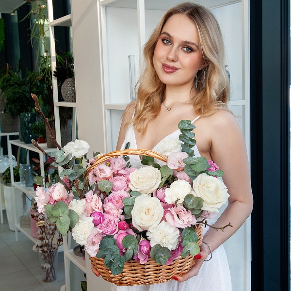 Spray peony rose Misty Bubbles, 50 cm - 3, Pink Lisianthus (Eustoma) - 4, Carnation white, cream - 11, White rose 50 cm Ecuador - 5, Small Basket, Eucalyptus, Artificial branch, Oasis