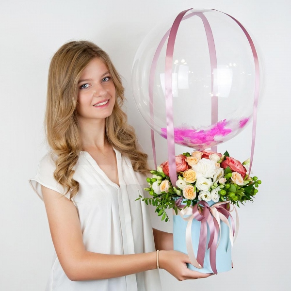 Spray rose: white, cream, light pink 50 cm - 7, Carnation white, cream - 5, lisianthus - 5, Peony rose Kahala 50 cm - 7, Round flower box small , Oasis, Film, Pistachio, Ruscus, Hypericum, Ribbon, Transparent balloon Bubble with filling