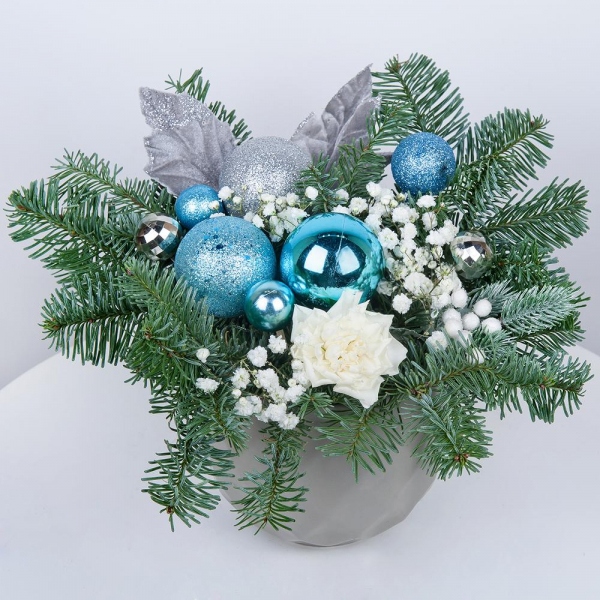 Carnation white, cream - 3, Gypsophila - 3, Ceramic pot, Oasis, Spruce branches (1pc.), Christmas decor (set)