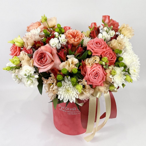 Bright pink spray rose mix, 50 cm - 5, Peony rose pink 'OHara' - 3, Alstromeria Red, Bright Pink - 4, lisianthus - 3, White Matthiola - 3, Baltica White Spray Chrysanthemum - 2, Round flower box small , Oasis, Ribbon, Eucalyptus, Hypericum