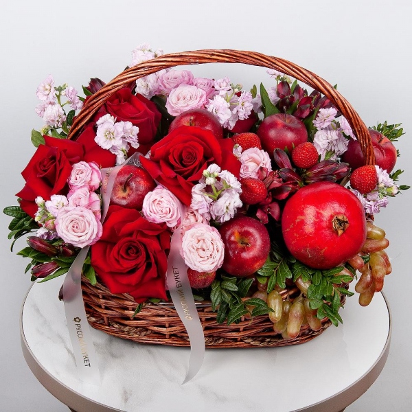 Peony sprayrose - 3, Rose Red 50 cm Ecuador - 5, Matthiola Lilac - 3, Alstromeria Red, Bright Pink - 10, Medium Basket, Oasis, Pistachio, Pomegranate, Grapes, Apple, 1 pc., Wooden skewer, Ribbon, Fresas 250 g