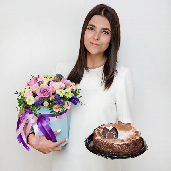 Deep Purple rose - 4, Santini White Spray Chrysanthemum - 4, Pink carnation - 4, Bright pink spray rose mix, 50 cm - 7, Round flower box small , Oasis, Pistachio, Film, Blue Statice, Ribbon, Cake in assortment