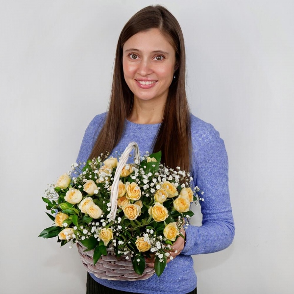 Spray rose: white, cream, light pink 50 cm - 11, Gypsophila - 1, Small Basket, Oasis, Pistachio, Ruscus