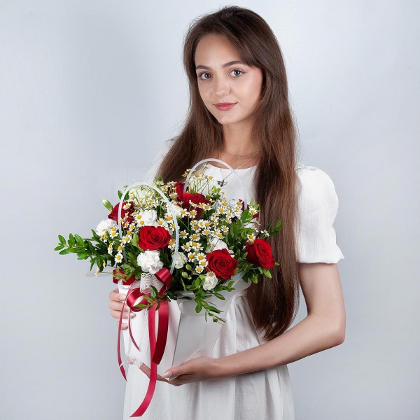 Red rose 50 cm - 9, White spray carnation - 7, Chamomile - 3, Flower bag, Pistachio, Ribbon, Oasis