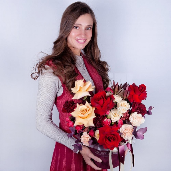Rose Red 50 cm Ecuador - 5, Cream Rose 50 cm Ecuador (Creme Caramel) - 4, Spray rose: red 50 cm - 2, Carnation white, cream - 4, Spray rose: white, cream, light pink 50 cm - 3, Carnation red - 5, Round flower box small , Oasis, Eucalyptus Cinerea, Leukodendron, Brunia Green Lanuginosa (1 pc.), Wrapping Paper