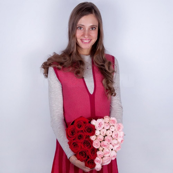 Red rose 50 cm - 12, Peony sprayrose - 6, Heart‑shaped box for arrangements, Oasis