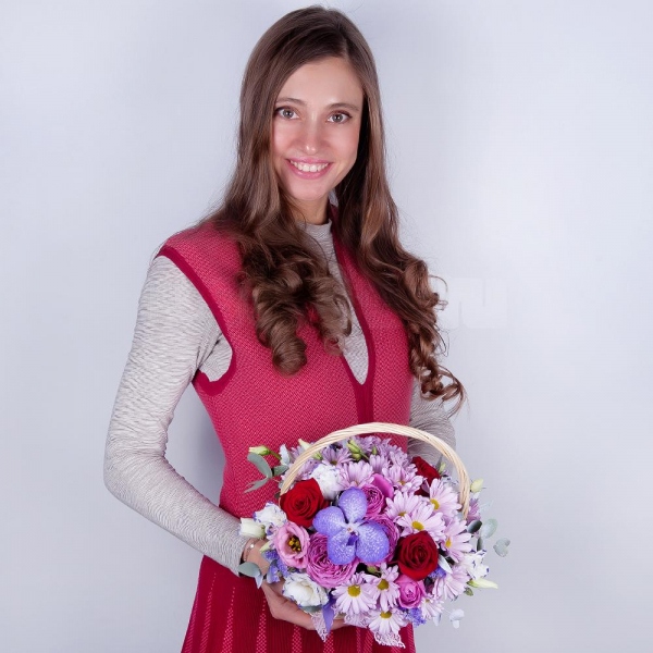 Vanda Orchid bud - 1, Bacardi Pink Spray Chrysanthemum - 3, Spray peony rose Lavander, 50 cm - 1, Purple Lisianthus (Eustoma) - 1, Red rose 50 cm - 5, Small Basket, Oasis, Eucalyptus Cinerea, Flask for orchids, Pistachio, Blue Statice, Ribbon
