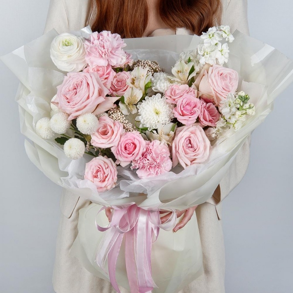 Ranunculus White - 1, Peony rose pink 'OHara' - 3, White Matthiola - 2, Bright pink spray rose mix, 50 cm - 3, Pink carnation - 11, Alstromeria white, soft pink - 6, Newton White Spray Chrysanthemum - 1, Baltica White Spray Chrysanthemum - 1, Ozotamnus, Wrapping Paper