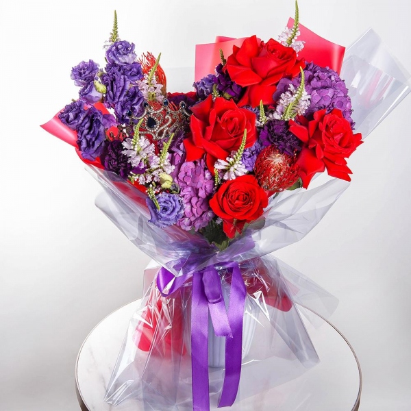 Blue/purple hydrangea - 2, Purple Lisianthus (Eustoma) - 2, Red rose Nina 50 cm - 11, Lilac carnation - 7, Veronica spray, Nutan, Decorative crown, Wrapping Paper