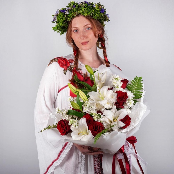 Rose Red 50 cm Ecuador - 21, Baltica White Spray Chrysanthemum - 2, White Matthiola - 11, Lilies - 2, Fern (1 pc.), Wrapping Paper