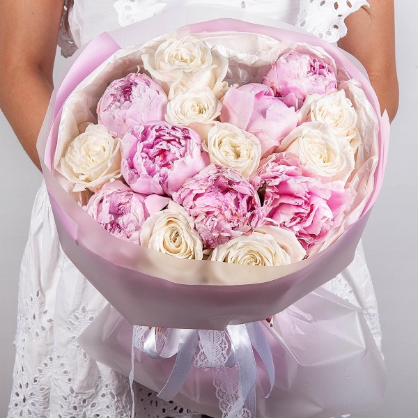Peony pink - 7, White rose 50 cm Ecuador - 18, Wrapping Paper