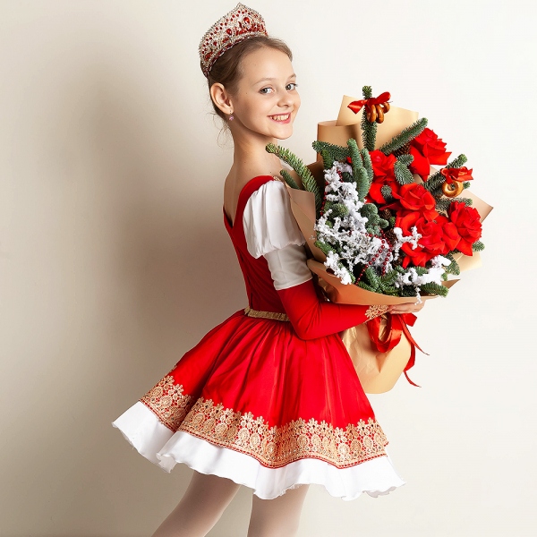 Rose Red 50 cm Ecuador - 9, Spruce branches (1pc.), Artificial branch, Decorative element small, Cones (1pc.), Decorative element medium, Wrapping Paper
