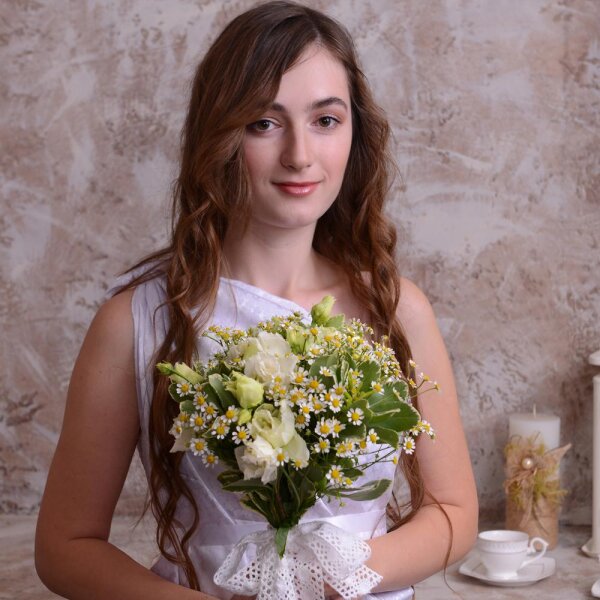 Chamomile - 8, lisianthus - 5, Pittosporum, Ribbon
