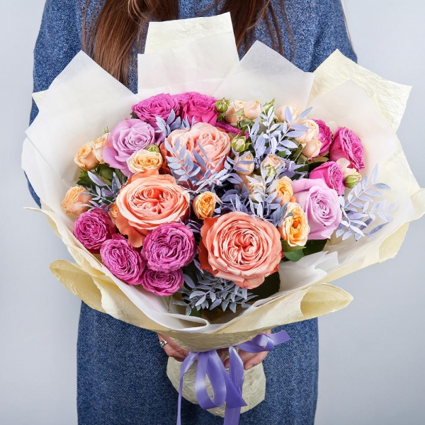 Peony rose Kahala 50 cm - 3, Pink rose 50 cm - 4, Bright pink spray rose mix, 50 cm - 8, Wrapping Paper, Pistachio