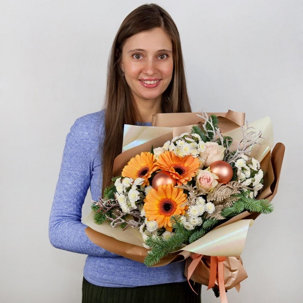 Gerbera daisies - 3, Athos poms Stallion - 5, White rose 50 cm - 5, Aspidistra (1 pc.), Spruce branches (1pc.), Artificial branch, Wrapping Paper, Ribbon, Christmas decor (set)