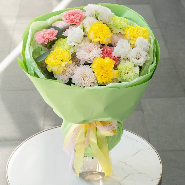 Carnations - 10, lisianthus - 3, Baltica Pink Spray Chrysanthemum - 3, Eucalyptus populus (1 pc.), Wrapping Paper