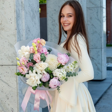 Magnum White Chrysanthemum - 1, White rose 50 cm Ecuador - 3, Peony pink - 4, Pink Lisianthus (Eustoma) - 2, White Matthiola - 2, Eucalyptus populus (1 pc.), Wrapping Paper
