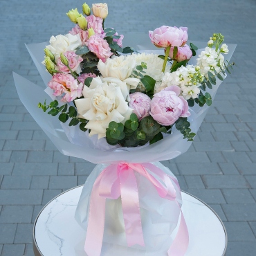 Magnum White Chrysanthemum - 1, White rose 50 cm Ecuador - 3, Peony pink - 4, Pink Lisianthus (Eustoma) - 2, White Matthiola - 2, Eucalyptus populus (1 pc.), Wrapping Paper
