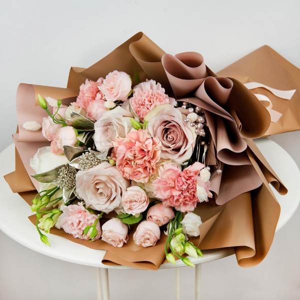 Rose Powder 50 cm Ecuador (Quicksand, Menta) - 4, lisianthus - 3, White rose 50 cm - 3, Peony sprayrose - 4, Pink carnation - 7, Dried flowers decor, Wrapping Paper