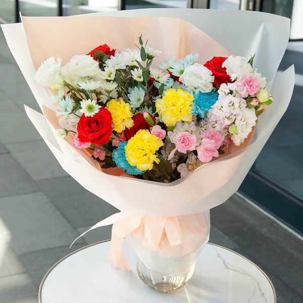 Red rose Nina 50 cm - 7, lisianthus - 2, Chrysanthemum spray Bacardi dyed blue - 4, Pink spray carnation - 6, Carnation white, cream - 7, Pink Matthiola - 1, Eucalyptus parvifolia (1 pc.), Wrapping Paper