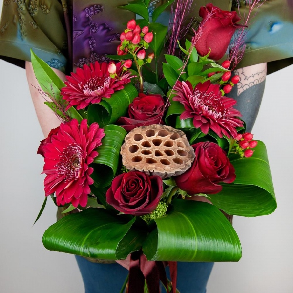 Red rose 50 cm - 7, Gerbera red - 4, Ruscus, Aspidistra (1 pc.), Hypericum, Dried flowers decor, Skimmia, Ribbon