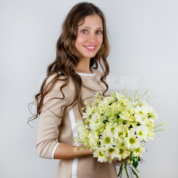 Bacardi Yellow Spray Chrysanthemum - 9, Chamomile - 9, Ribbon