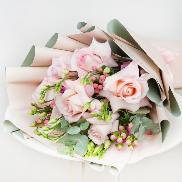 Rose Pink 50 cm Ecuador (Chelo, Hermosa, Novia, Titanik, Engagement, Pink Mondiale) - 13, Pink Lisianthus (Eustoma) - 5, Hypericum, Eucalyptus Cinerea, Wrapping Paper
