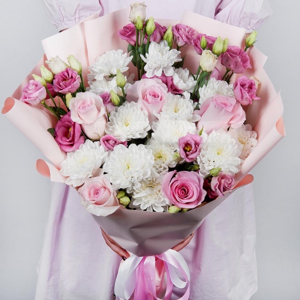 Baltica White Spray Chrysanthemum - 5, Pink Lisianthus (Eustoma) - 7, Pink rose 50 cm - 7, Wrapping Paper