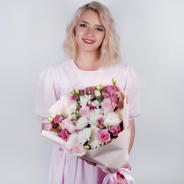 Baltica White Spray Chrysanthemum - 5, Pink Lisianthus (Eustoma) - 7, Pink rose 50 cm - 7, Wrapping Paper