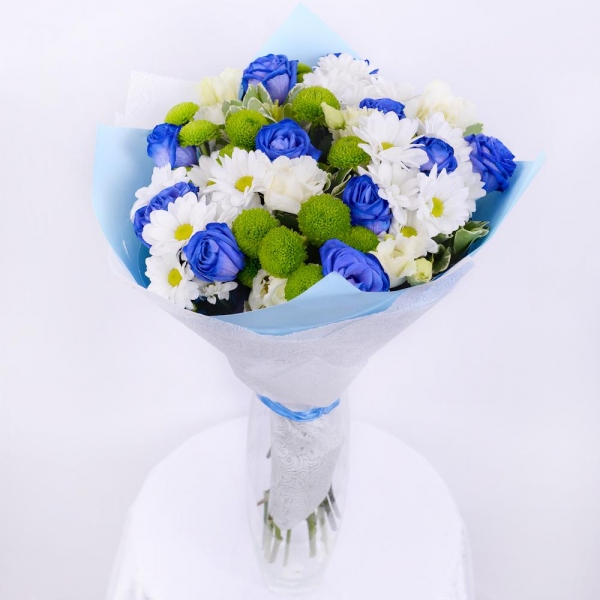 Rose blue - 17, Bacardi White Spray Chrysanthemum - 6, Athos pom Feeling Green - 4, lisianthus - 8, Pittosporum, Felt, Wrapping Paper, Ribbon