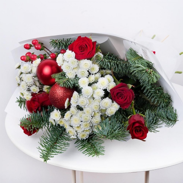 Red rose 50 cm - 8, Athos poms Stallion - 7, Hypericum, Spruce branches (1pc.), Mesh (Abaka), Ribbon, Christmas decor (set)