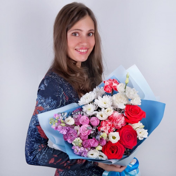 Baltica White Spray Chrysanthemum - 2, Peony sprayrose - 2, Red rose 50 cm - 7, Carnation red - 3, Matthiola Lilac - 2, lisianthus - 3, Carnation spray - 3, Carnation white, cream - 3, Pistachio, Wrapping Paper, Ribbon