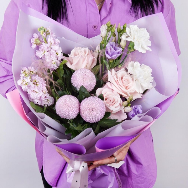 Pink Matthiola - 2, Momoko Chrysanthemum - 3, Rose Powder 50 cm Ecuador (Quicksand, Menta) - 4, Carnation white, cream - 5, Purple Lisianthus (Eustoma) - 3, Dried flowers decor, Wrapping Paper