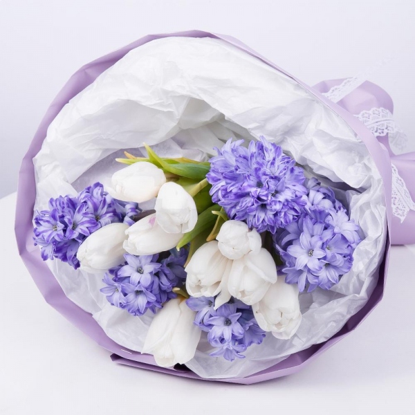 Blue Hyacinth - 7, Tulip white - 11, Wrapping Paper