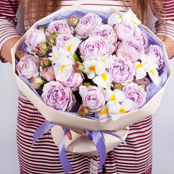 Peony sprayrose - 9, Alstromeria white, soft pink - 10, Wrapping Paper, Ribbon