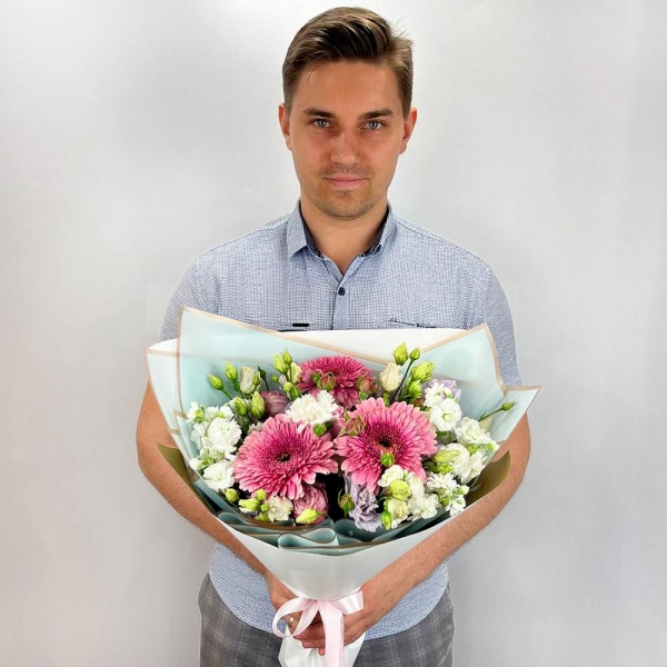 Gerbera pink - 3, White Matthiola - 2, Carnation white, cream - 3, lisianthus - 3, Peony sprayrose - 3, Wrapping Paper, Ribbon