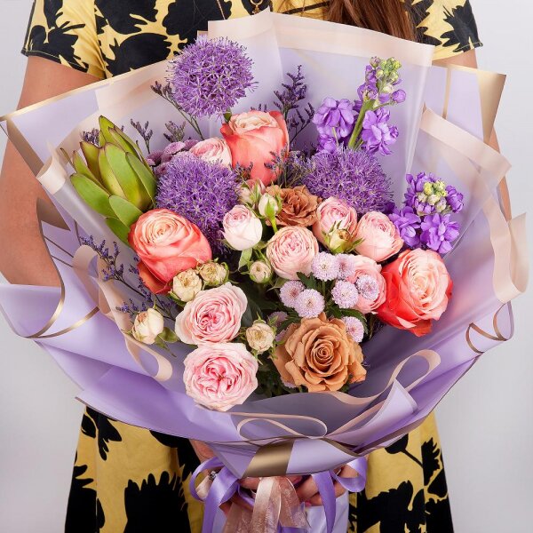Peony rose Kahala 50 cm - 3, Роза Тоффи - 6, Daisy poms Santini pink, purple - 4, Matthiola Lilac - 3, Peony sprayrose - 3, Limonium (1 pc.), Leukodendron, Allium, Wrapping Paper
