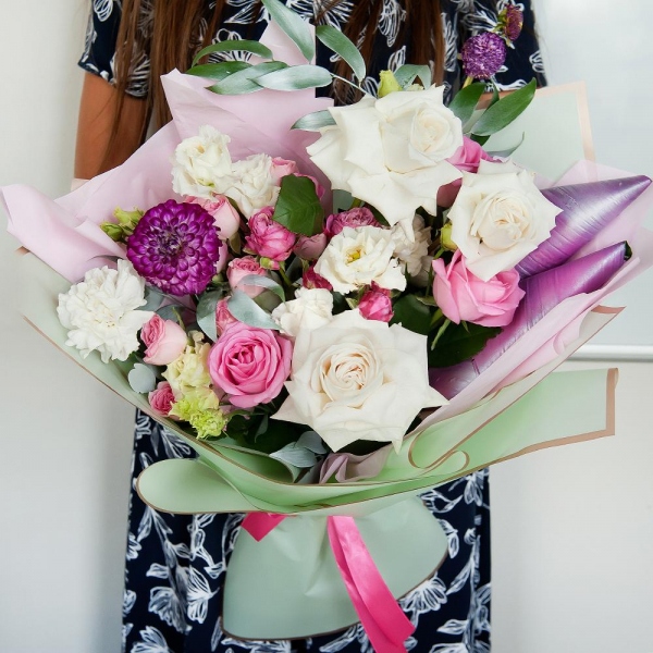 Purple Dahlia - 3, White rose 50 cm - 4, Pink rose 50 cm - 4, Peony sprayrose - 1, Carnation white, cream - 5, lisianthus - 1, Bright pink spray rose mix, 50 cm - 2, Ruscus, Aspidistra (1 pc.), Wrapping Paper