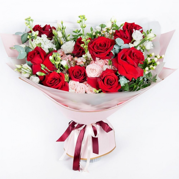Rose Red 50 cm Ecuador - 11, Peony sprayrose - 4, White spray carnation - 6, White Matthiola - 7, lisianthus - 6, Hypericum, Waxflower (1 pc.), Veronica spray, Pistachio, Eucalyptus Cinerea, Wrapping Paper